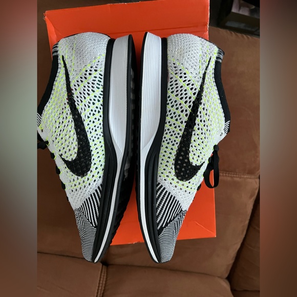 Nike Flynit Racers - Picture 4 of 7